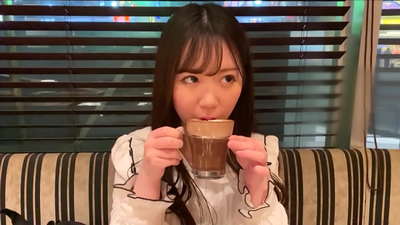 Iyadu waa saaxiib ay isku naadiga ka tirsanaayeen jaamacadda. Waana gabadha ugu soo jiidashada badan naadiga